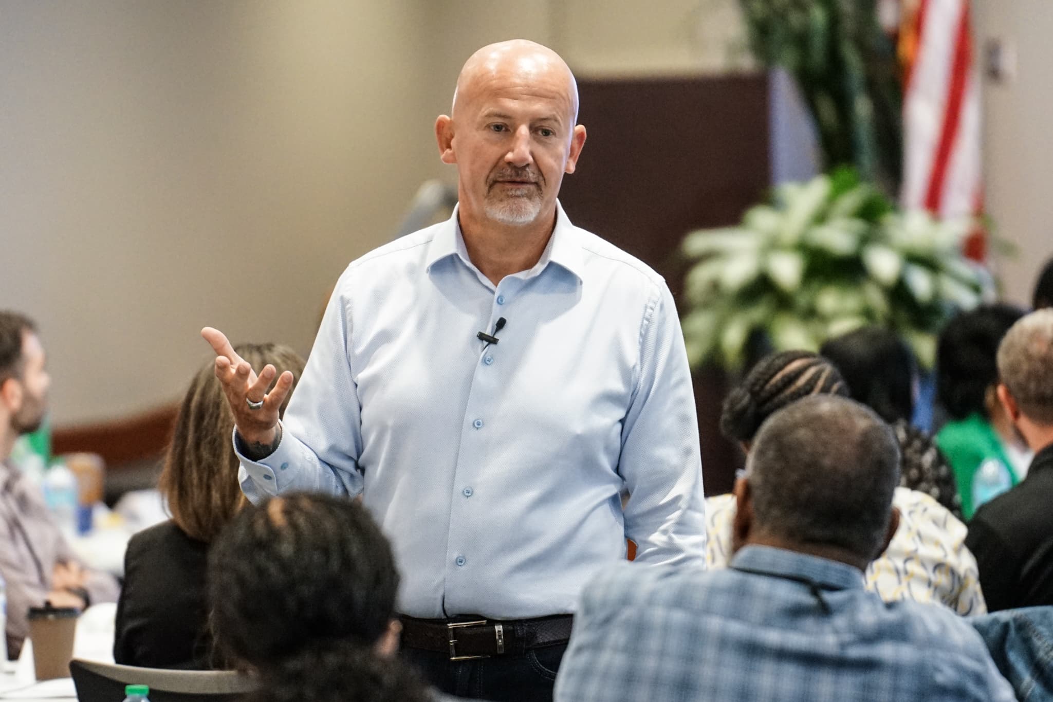 Steve Lowisz speaking at a corporate leadership workshop